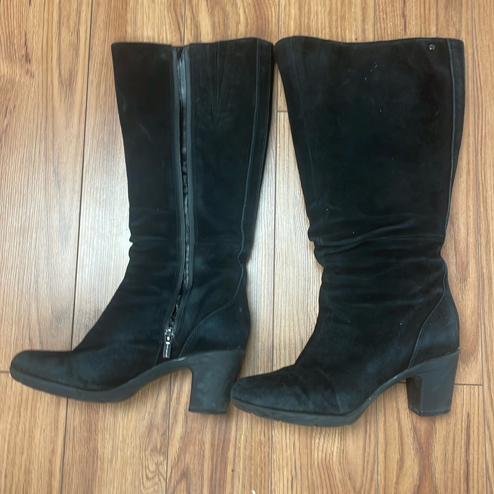Clark’s slouch suede boots size 8M